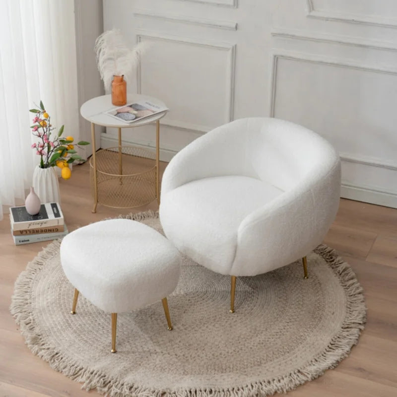 Poltrona a botte singola in velluto Teddy bianco con pouf