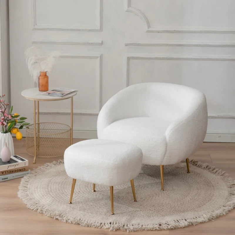 Poltrona a botte singola in velluto Teddy bianco con pouf
